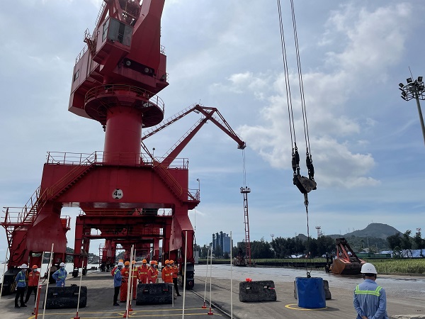 龙湾公司开展门座式起重机操作竞赛－温州港