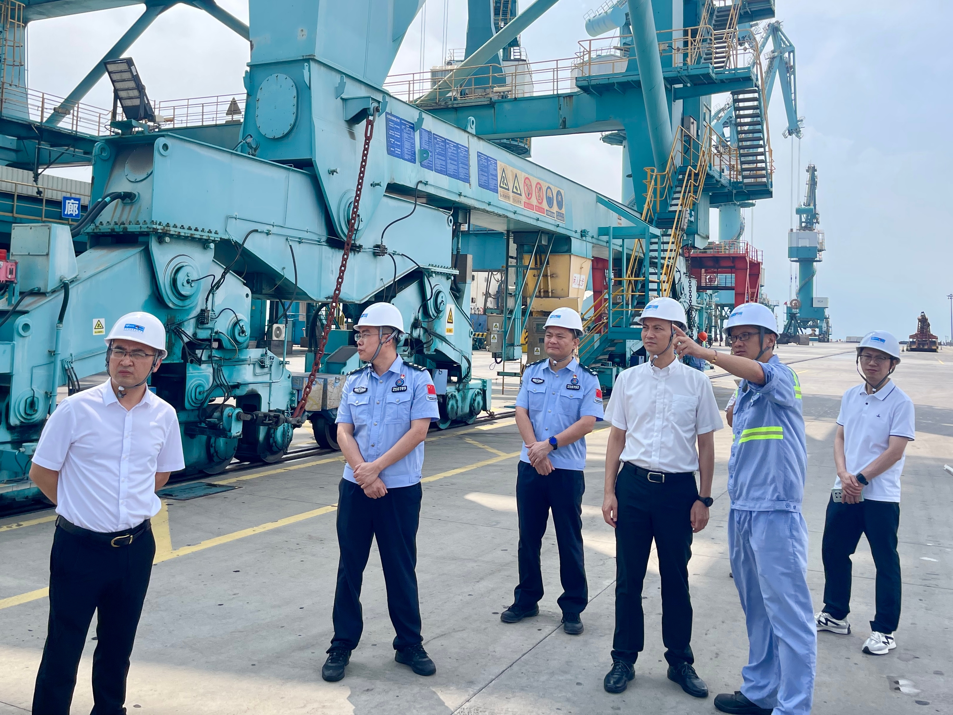 周平副秘书长一行调研乐清湾港区口岸扩大开放验收工作