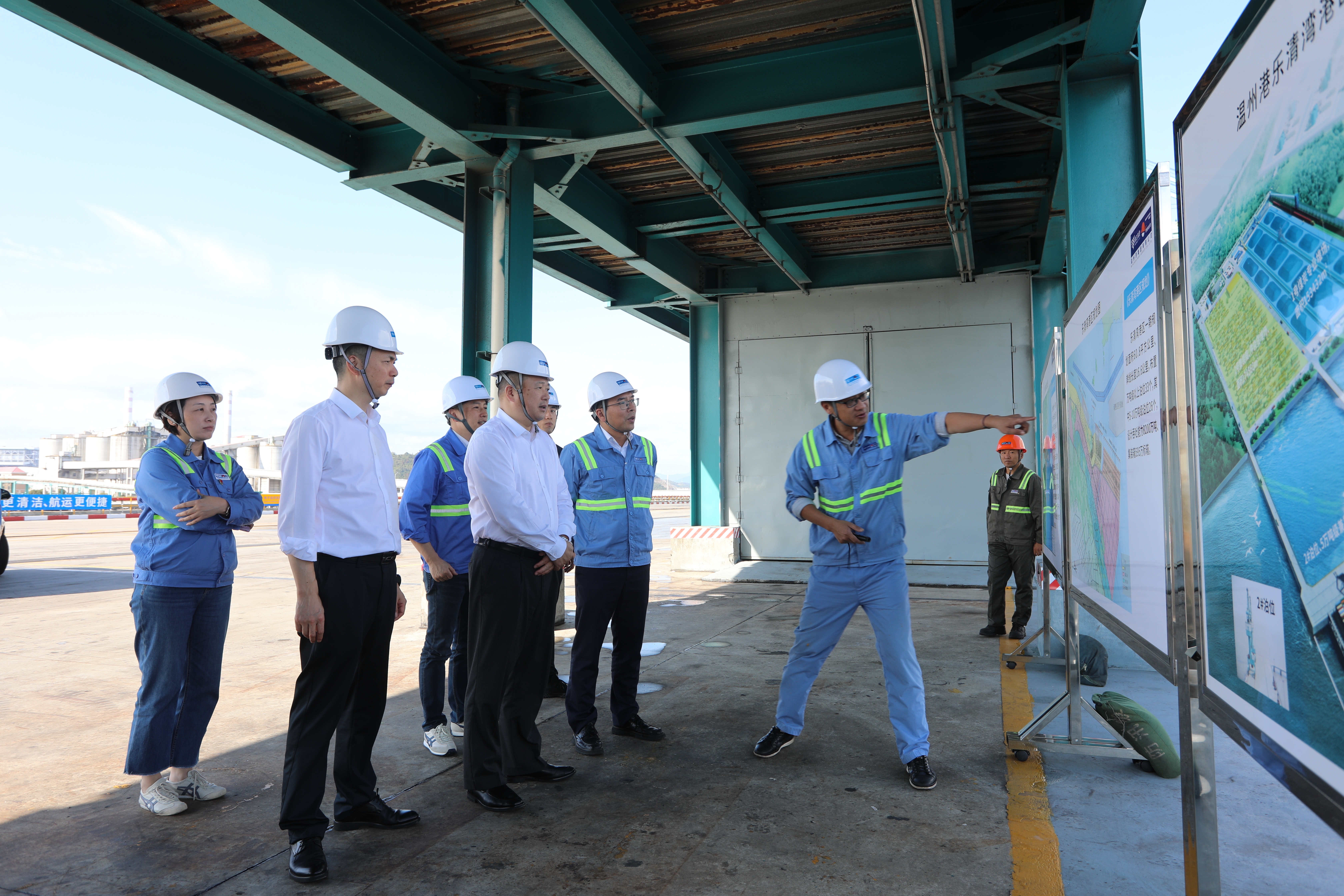 浙江省海港集团、宁波舟山港集团党委副书记、董事、总经理朱苗一行调研乐清湾港区