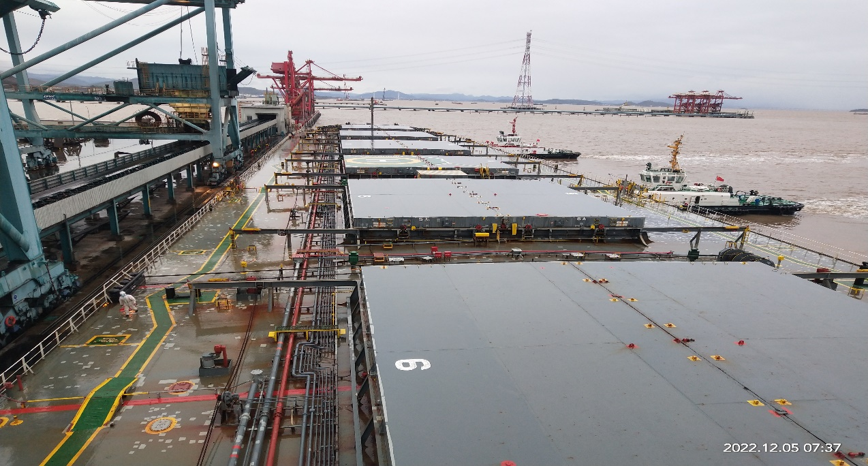 2022年12月5日巴拿马籍散货船“GERM SOPHIA”轮靠泊乐清湾港务码头