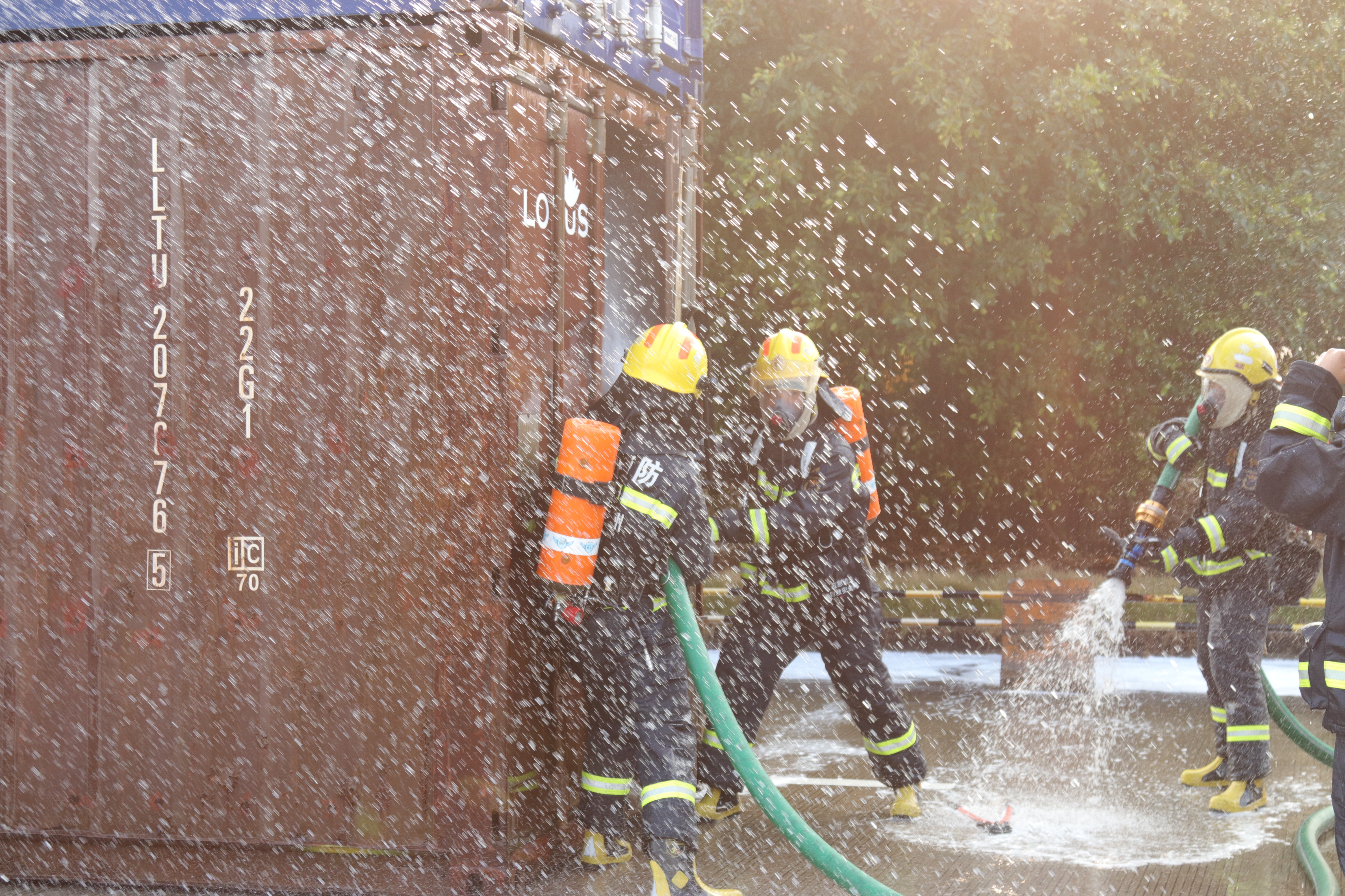 以练筑防 安全护航-状元岙公司开展消防联合演练