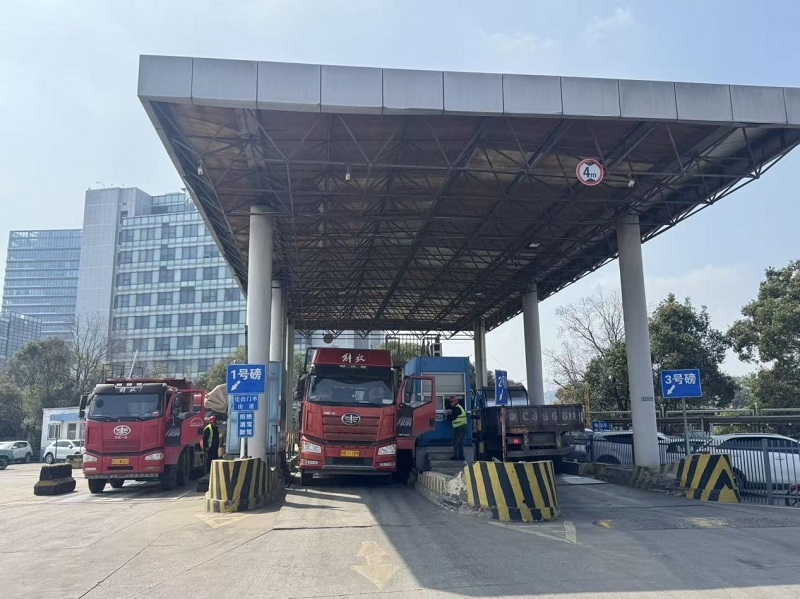 公司件杂货钢材单日出库量再攀新高峰